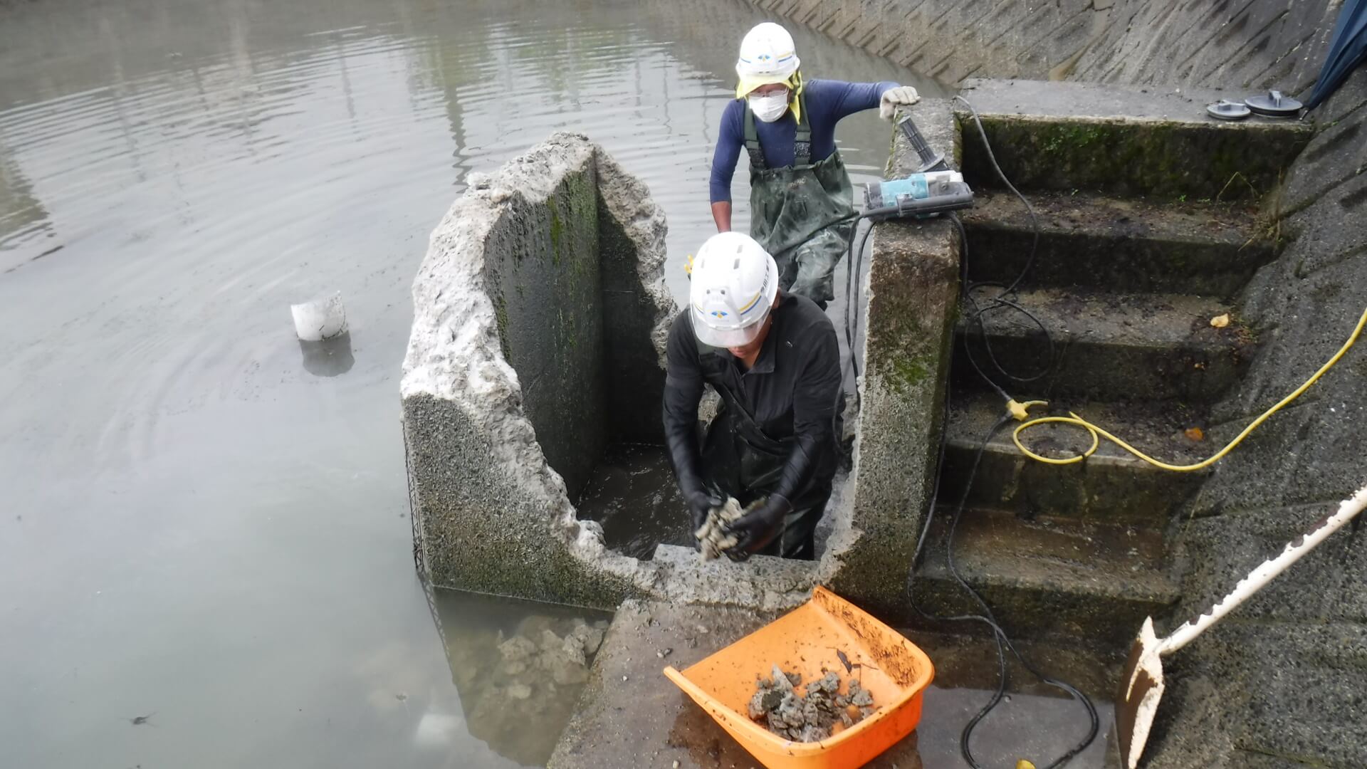 庵河内ため池余水吐撤去工事